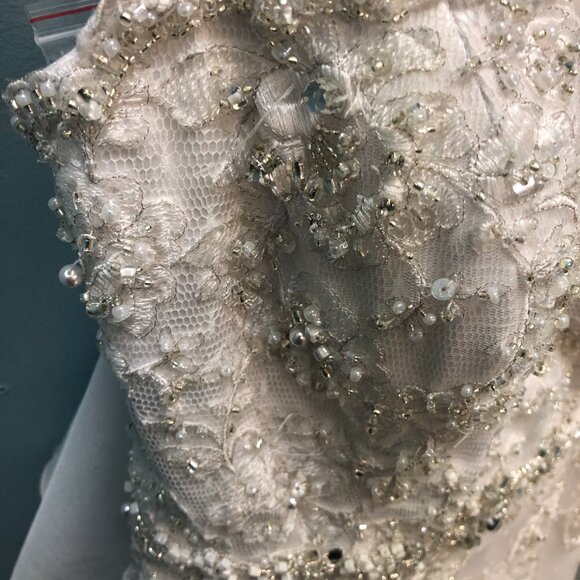 SAMPLE Fit & Flare Sexy BLING Lace Wedding Dress Romantic Mermaid Keyhole Back - Picture 7 of 9